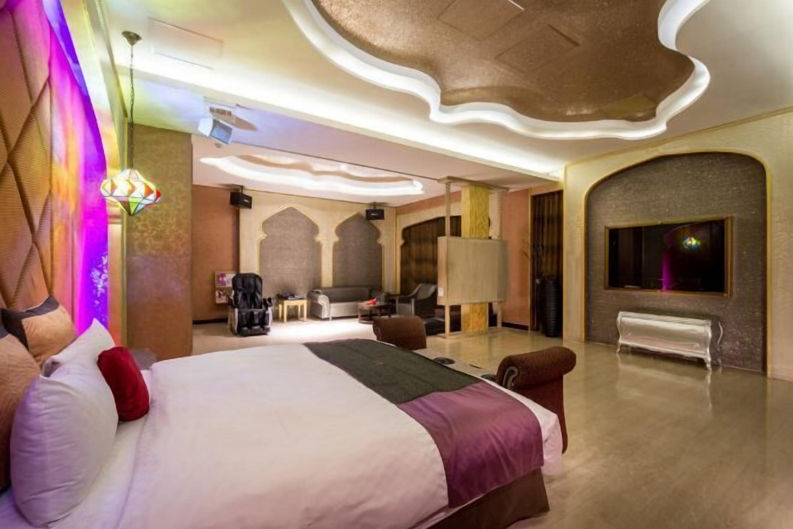 Soundproofing, free WiFi, wheelchair access