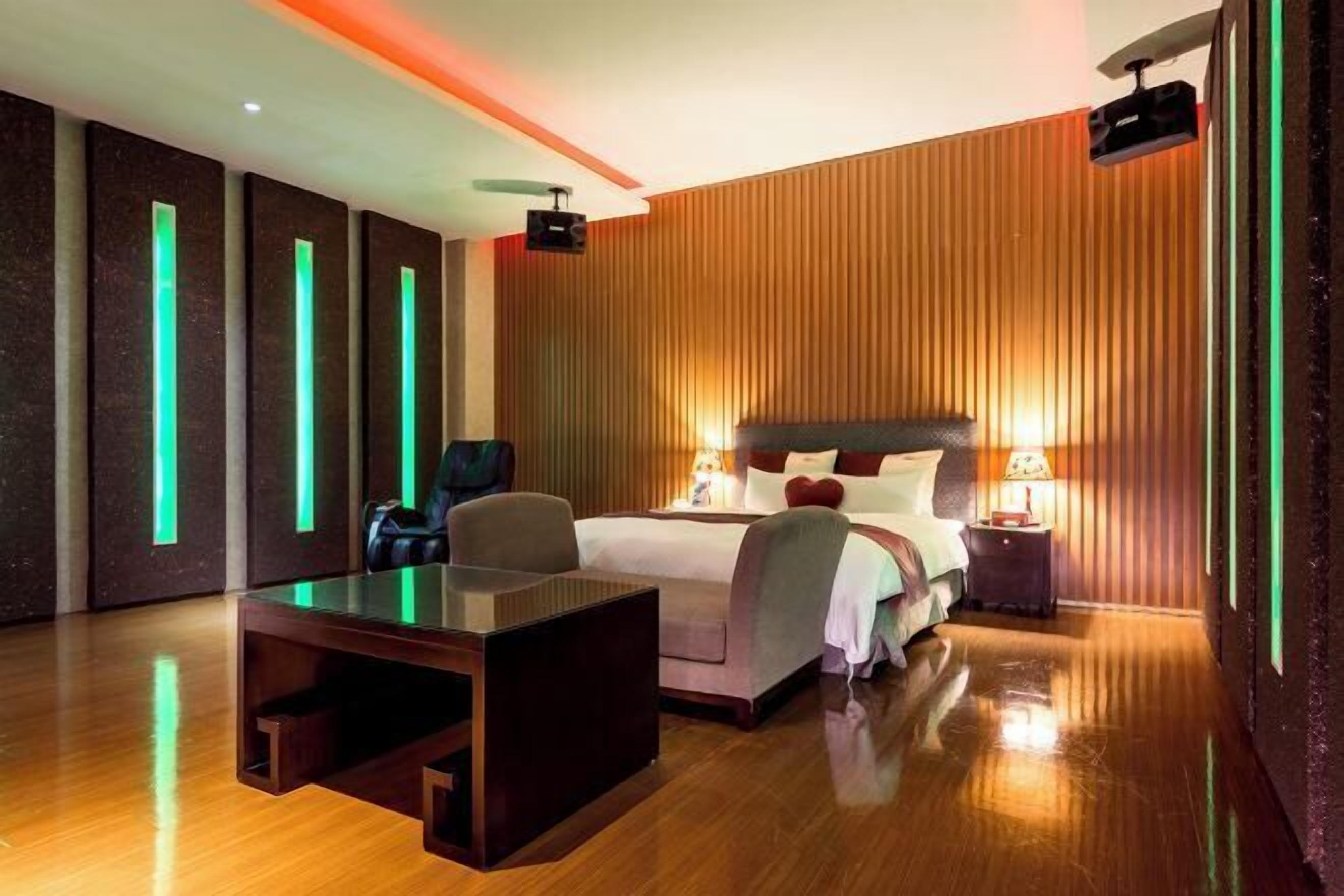 Soundproofing, free WiFi, wheelchair access