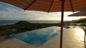 Sebuah infinity pool