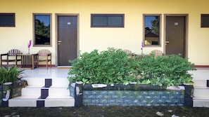 Terrace/patio - Uni Beach Hotel (Pangandaran)