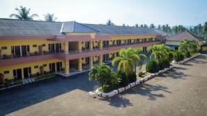 Property grounds - Uni Beach Hotel (Pangandaran)
