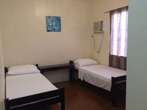 Twin Room | Seterika/papan seterika, katil lipat simpan/tambahan, Wi-fi percuma 