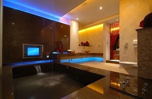 Premium Suite | Jetted bathtub