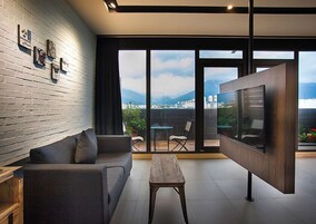 豪華雙人房, 陽台 (VIP) | 客廳 | 50-吋 LCD 液晶電視、有線頻道、電視