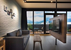 Deluxe Double Room, Balcony (VIP) | Living room - ManManBnB (Ji'an)