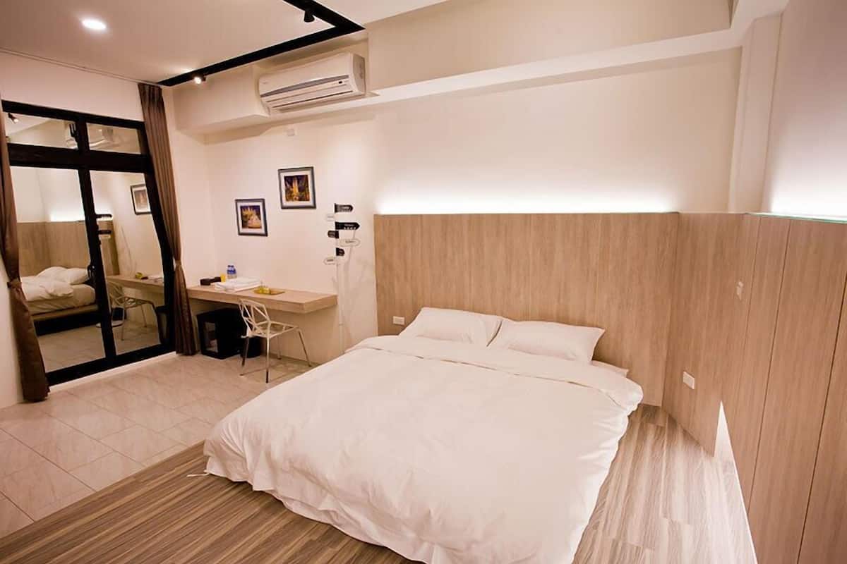 Habitación doble estándar (Minimalist) | Escritorio, cortinas blackout, insonorización y camas extra 
