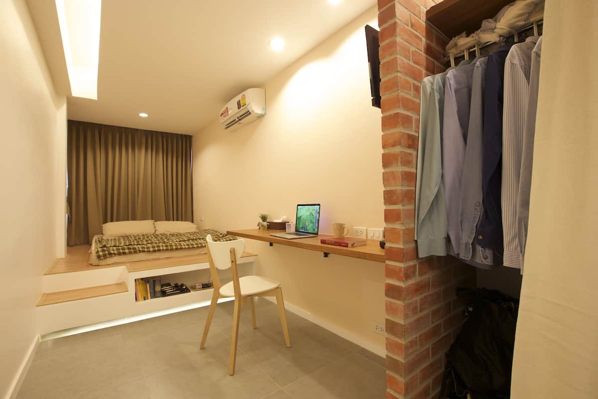 Comfort Studio, 1 Queen Bed, Non Smoking, City View | Minibar, desk, laptop workspace, rollaway beds