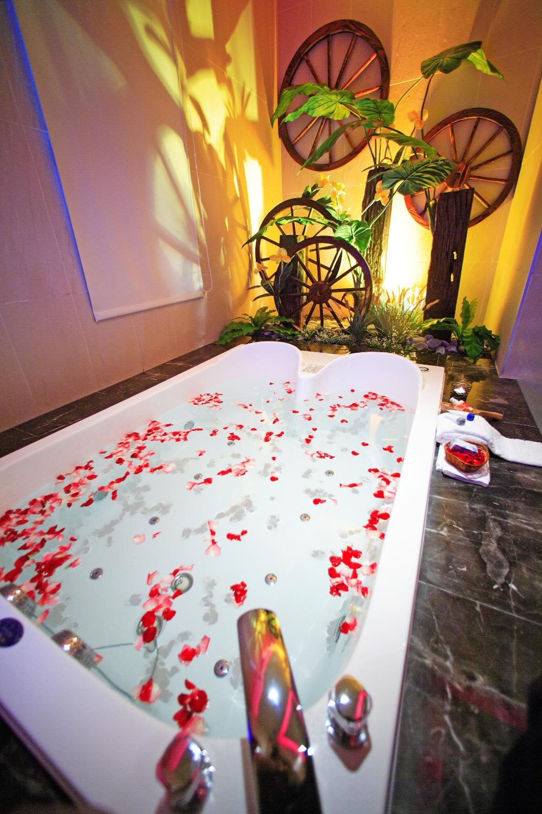 blackout curtains, soundproofing, free cots/infant beds, free wifi