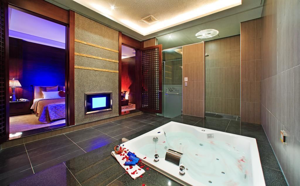 classic double room | blackout curtains, soundproofing, free cots/infant beds, free wifi