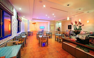 Se ofrece un desayuno bufé (150 TWD por persona)