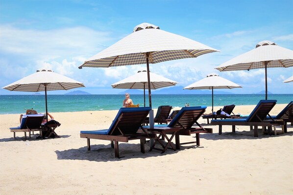 Beach nearby - Under the coconut tree - Hostel (Da Nang)