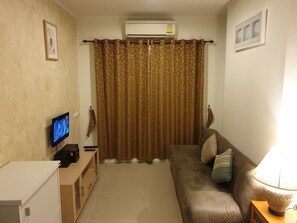1 Bedroom Condo with Seaview | 1 soverom, blendingsgardiner, strykejern/-brett og wi-fi (inkludert)