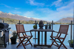 Outdoor dining - Amazing Queenstown Guesthouse (Queenstown)
