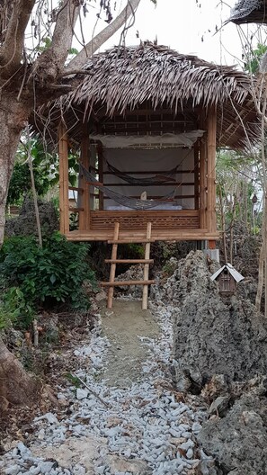 Habitación individual básica, 2 camas individuales, para no fumadores, vista parcial al mar | Decoración personalizada, muebles diferentes y cortinas blackout 