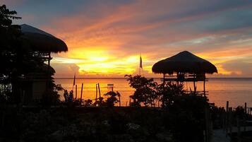 Bungalow panorámico, 1 habitación, vista al mar, frente al mar | 1 habitación, decoración personalizada y muebles diferentes