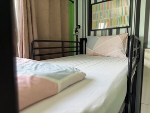 Dormitori compartit bàsic, dormitori mixt | Vista des de l'habitació