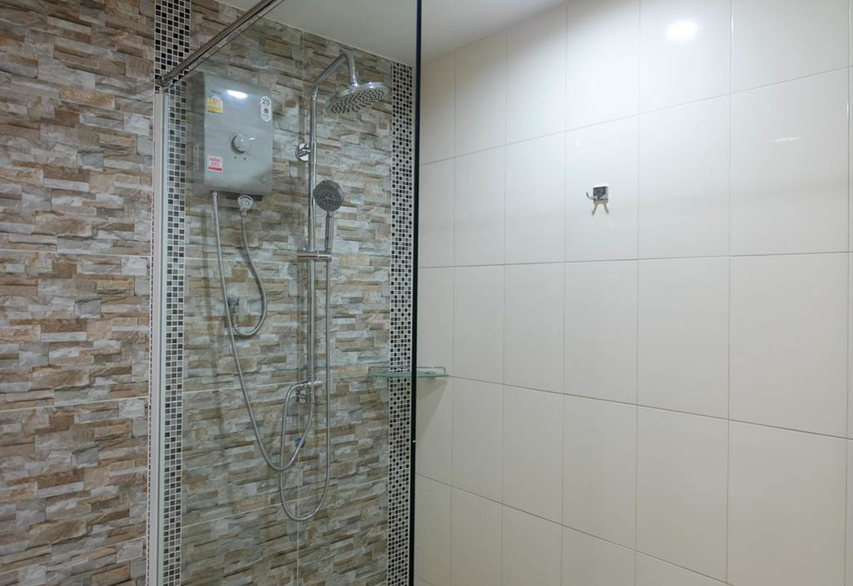 deluxe room | bathroom shower