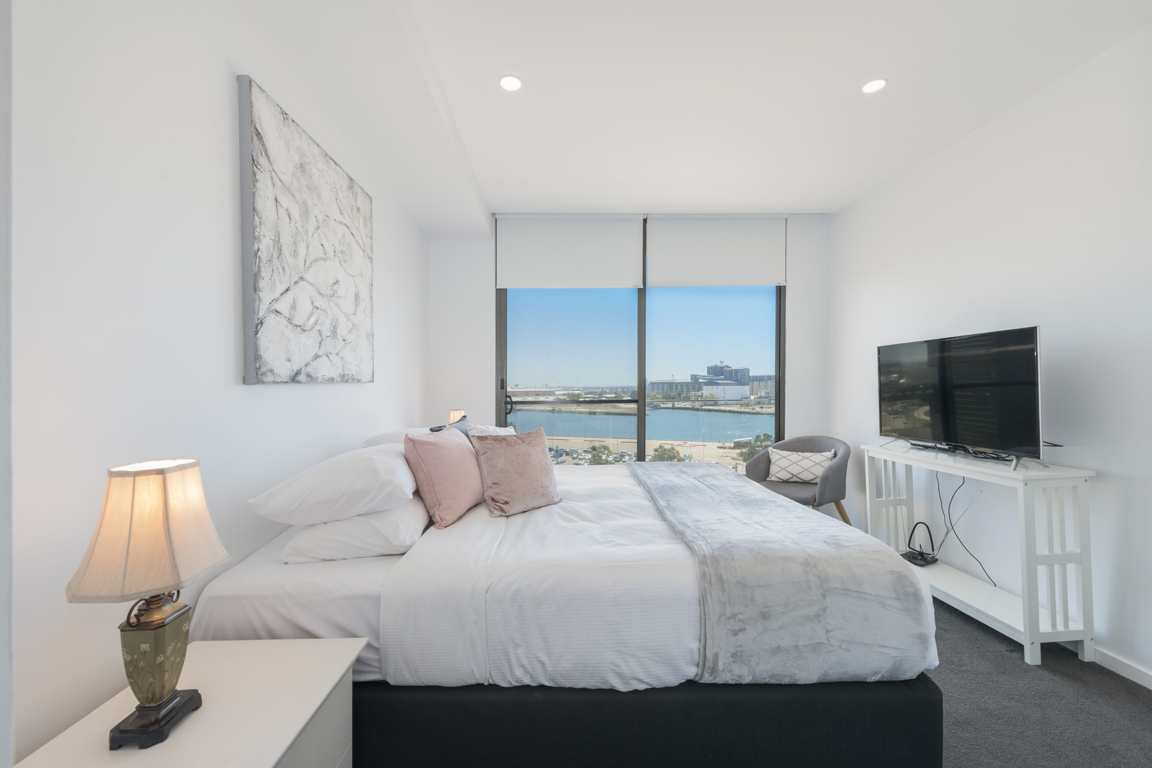 Ático, 3 habitaciones, vistas al puerto | Ropa de cama de alta calidad y decoración individual