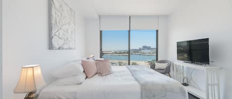 Three Bedroom Penthouse with Harbour View | Premium bedding, individually decorated, individually furnished, desk