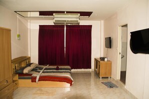 Deluxe King Room | セーフティボックス (室内)、WiFi (無料)