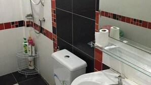 Bathroom - Ryan's Bar (Pattaya)