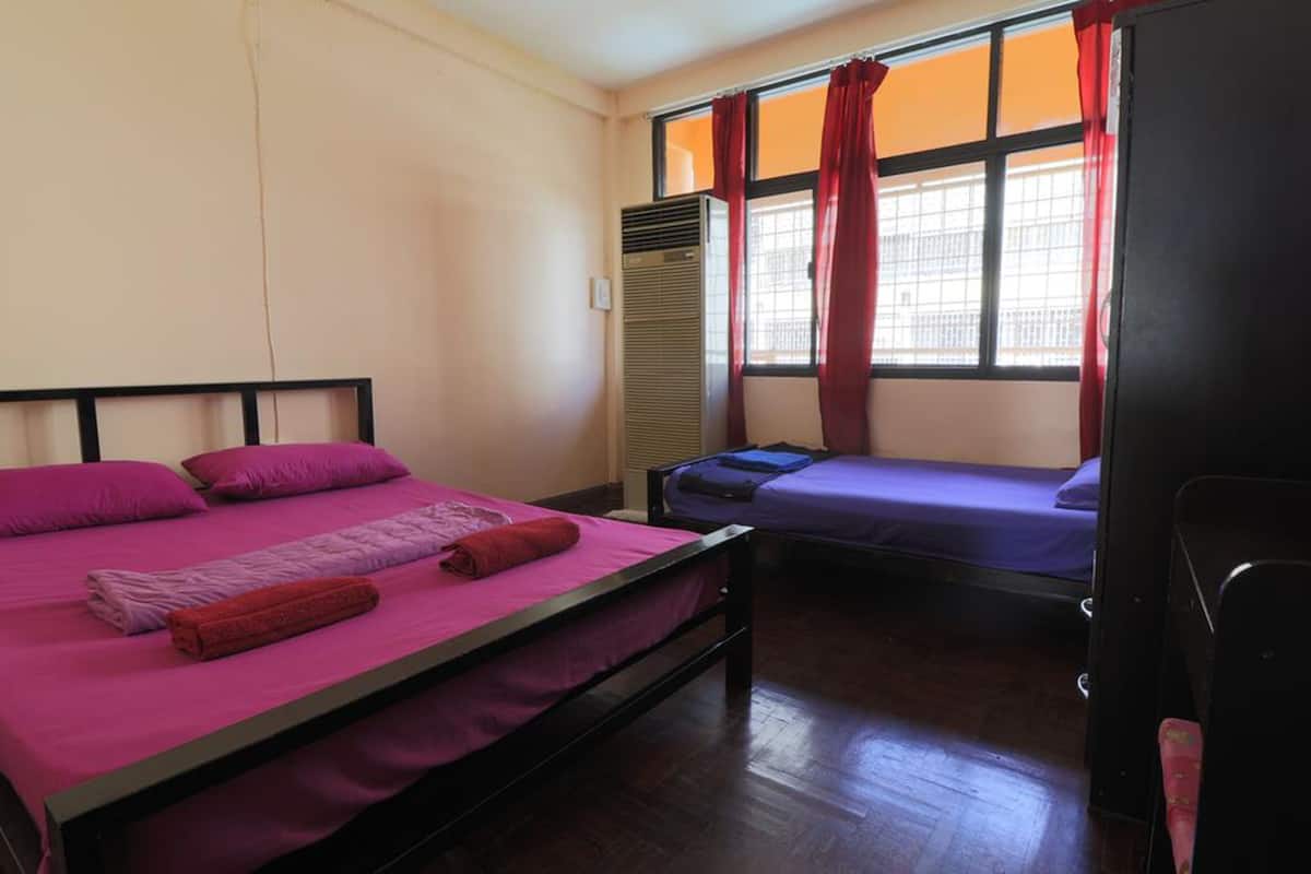 Triple Room (with A/C) | Meja, Wi-fi percuma