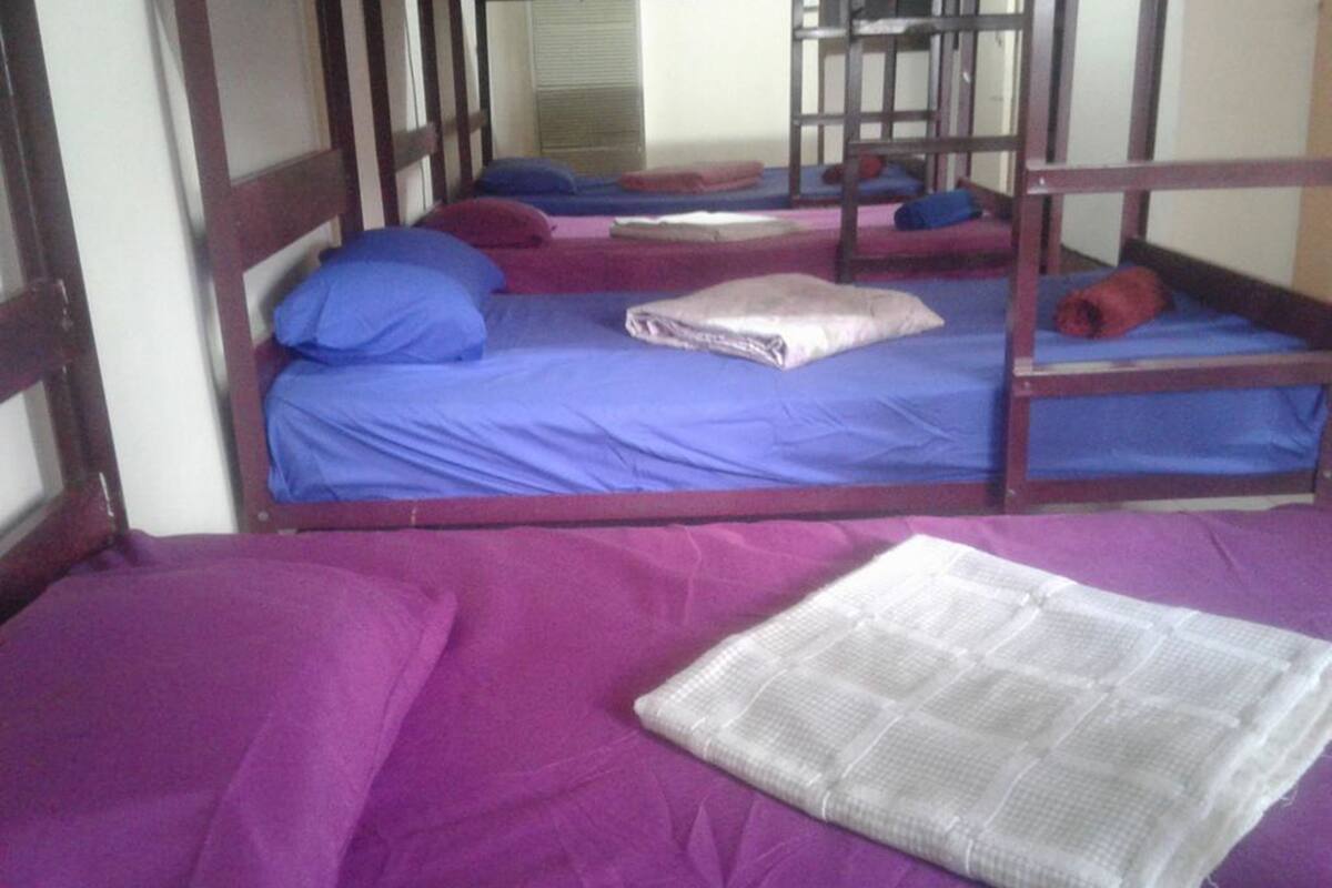Shared Dormitory (with A/C) | Meja, Wi-fi percuma