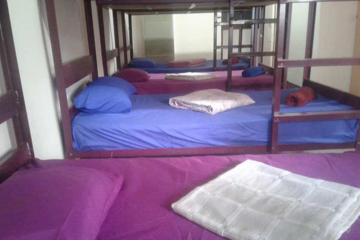 Shared Dormitory (with A/C) | Meja, Wi-fi percuma
