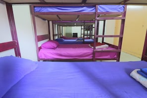 Shared Dormitory (with A/C) | Meja, Wi-fi percuma