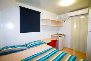 Rom, 1 queensize-seng ( Van ) | 1 soverom, safe på rommet, skrivebord og wi-fi (inkludert)