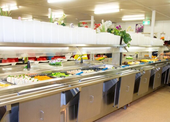 Refrigerador con freezer, tetera/pava eléctrica