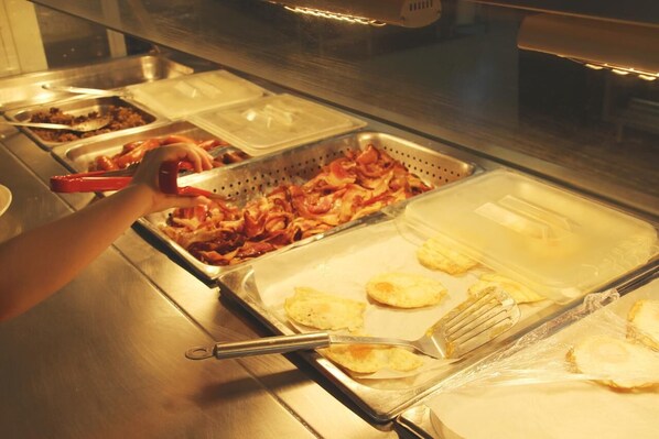 A buffet with various food items including bacon, eggs, and other dishes. - Port Tourist Park (Port Hedland)