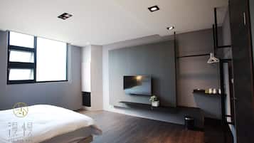 Deluxe Double Room | Desk, blackout drapes, soundproofing, free WiFi