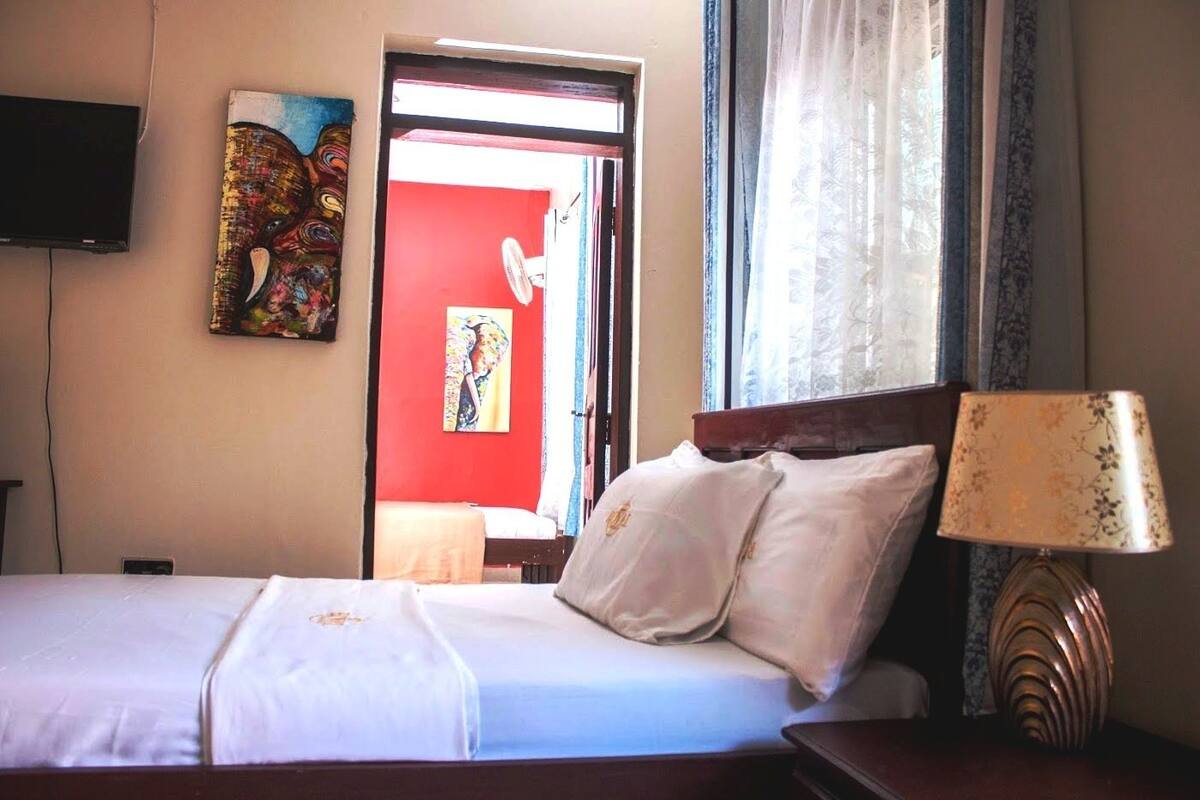 Family Room | In-room safe, desk, soundproofing, free WiFi