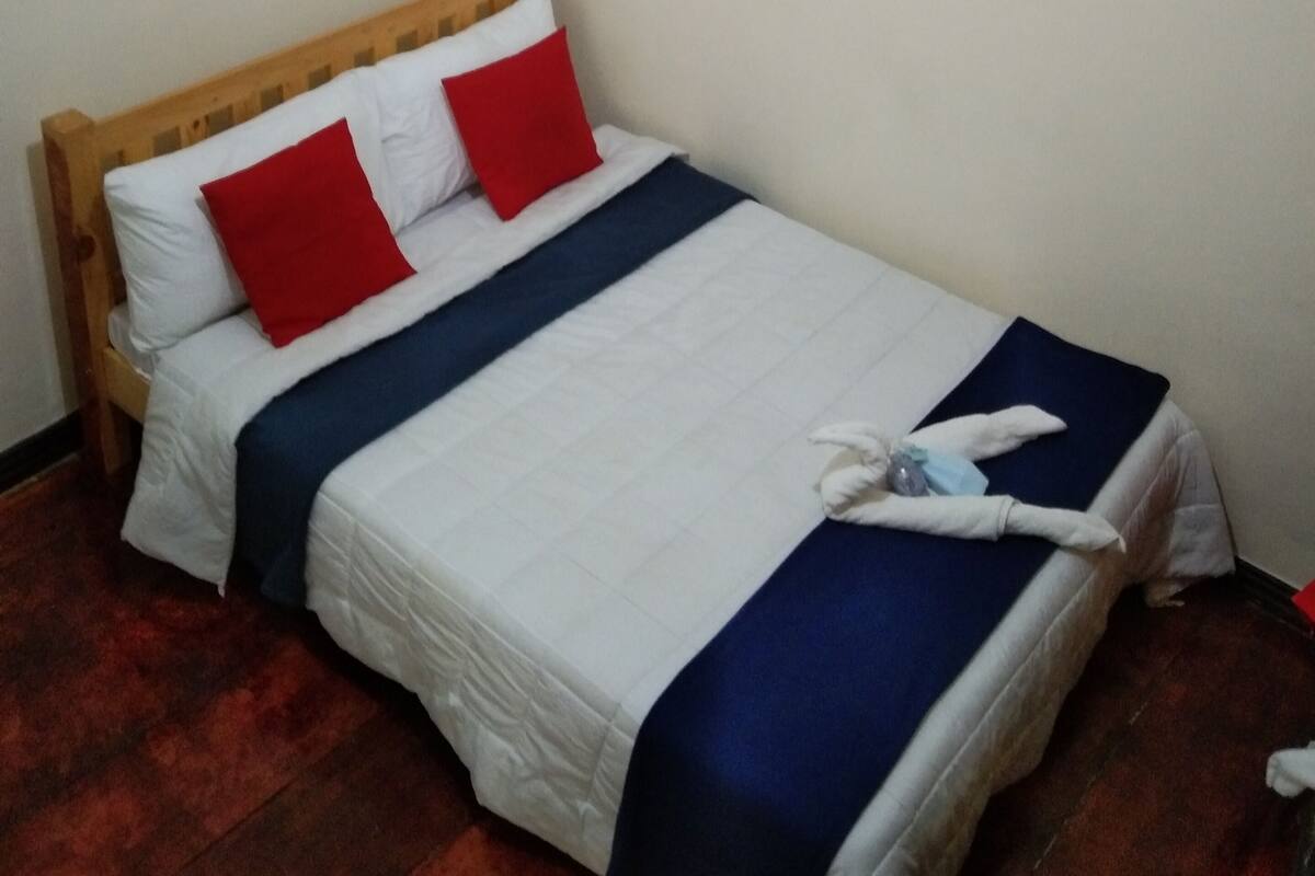 City Double Room | Soundproofing, free WiFi, bed sheets