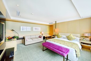 1 bedroom, premium bedding, minibar, in-room safe