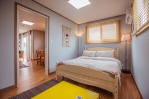 2 عدّة غرف نوم وبديكورات فريدة لكل غرفة ومكتب وأسرّة أطفال/رضّع (مجانًا)