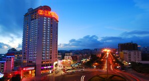 住宿正面 (夜晚)