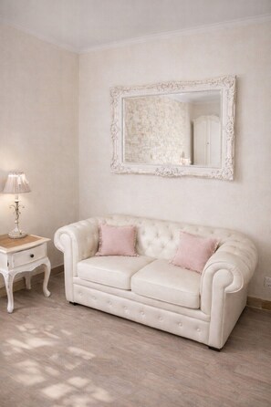 Triple Room, Private Bathroom - RomAntic Dreams (Rome)