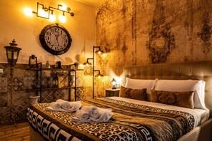 Triple Room, Private Bathroom (External) | Desk, soundproofing, iron/ironing board, rollaway beds - RomAntic Dreams (Rome)