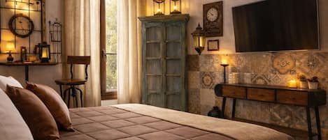 Triple Room, Private Bathroom (External) | Desk, soundproofing, iron/ironing board, rollaway beds