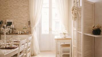 Televisión de pantalla plana de 49 pulgadas con canales por satélite