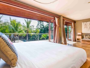 Vila exclusiva, vários quartos | 7 quartos, roupas de cama premium, cofres nos quartos, escrivaninha