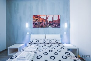 Double Room (Piazza Navona) | In-room safe, desk, blackout drapes, soundproofing - Domus Alberti (Rome)