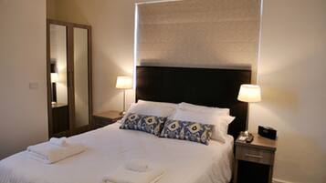 Queen Ensuite Room