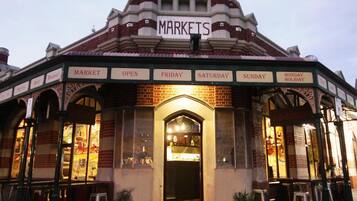 A historic building with a sign indicating it is a market open on Friday, Saturday, Sunday, and Monday.