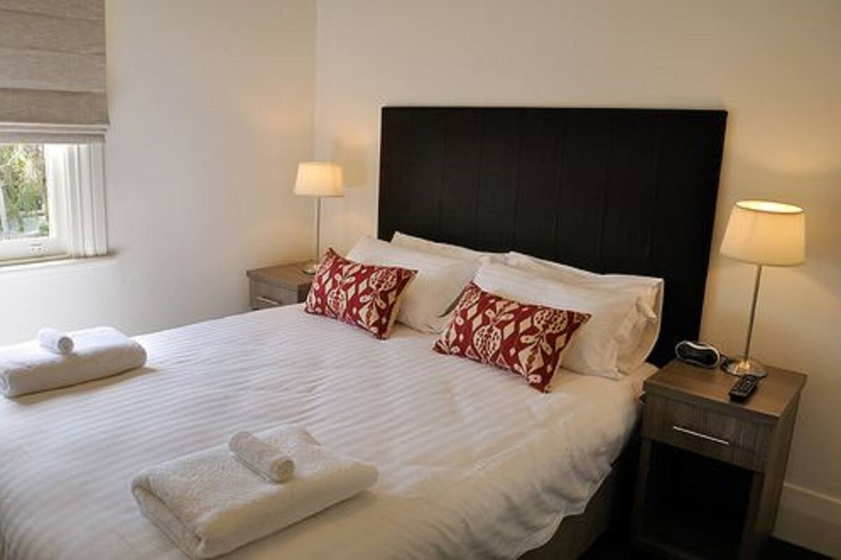 standard queen room (shared bathroom) | premium bedding, desk, laptop workspace, iron/ironing board