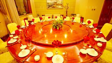 Breakfast, lunch and dinner served