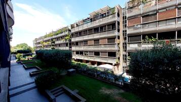 Luxury-Apartment, 1 Schlafzimmer, Terrasse, Gartenblick | Blick auf den Garten