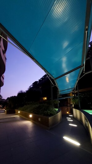 Appartement luxueux, 1 chambre, terrasse, vue sur le jardin | Terrasse/patio